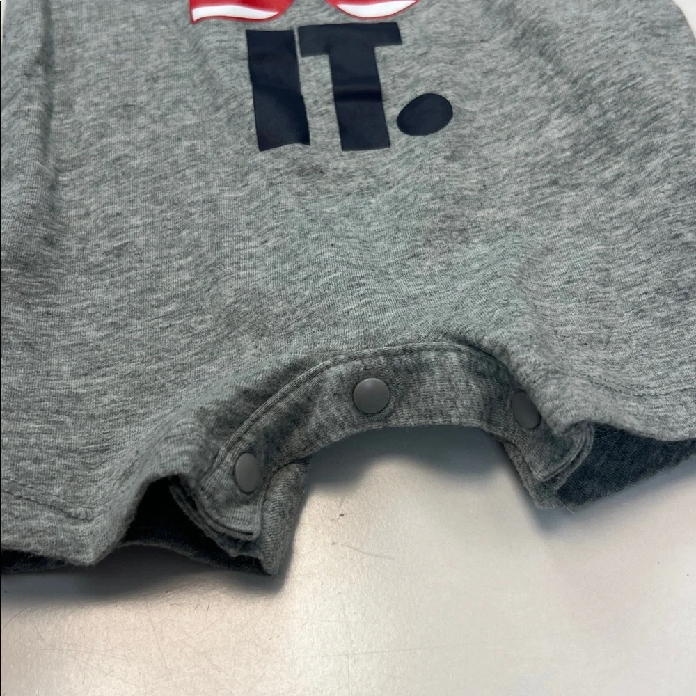 Baby boys‎ Nike Gray Baby Romper with Star Print